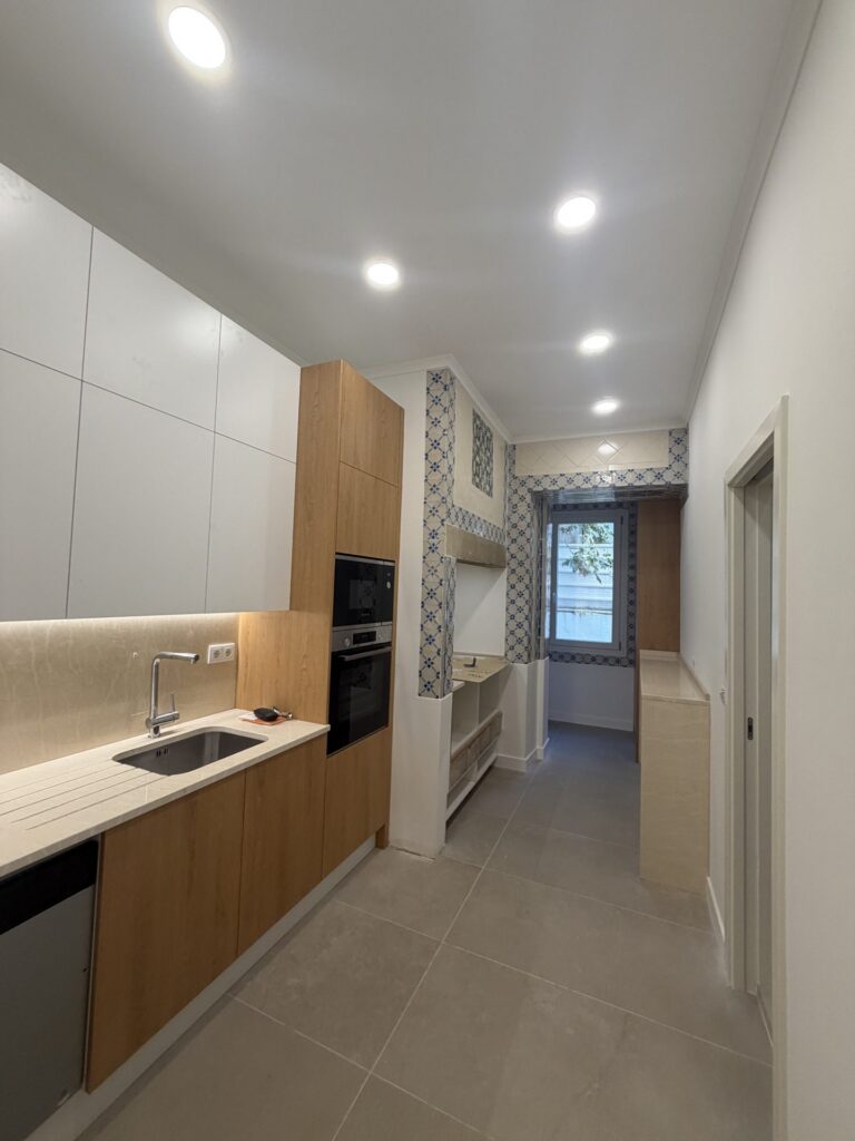 Fully equipped kitchen with traditional azulejo tiles at LX1 Coliving